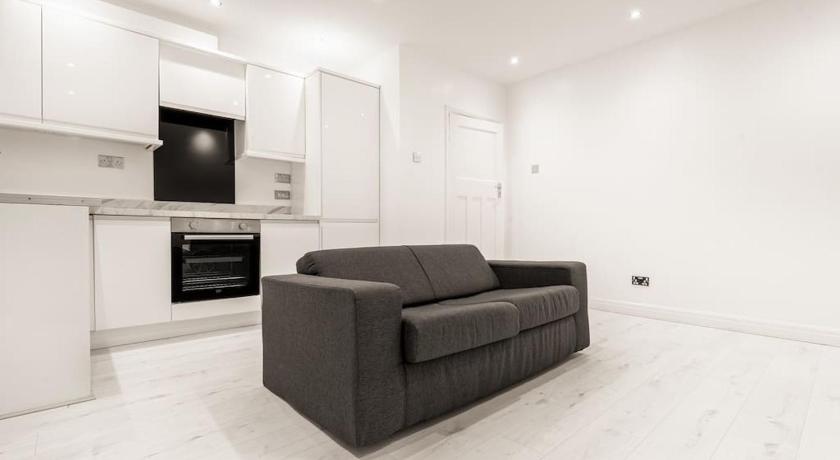 2 Bed Apartment In Wembley, Ealing, London