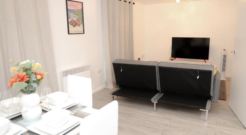 Stylish Flat by SN Homes - Zone 4 Abbey Wood London