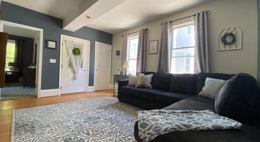 Cozy Main Street Flat