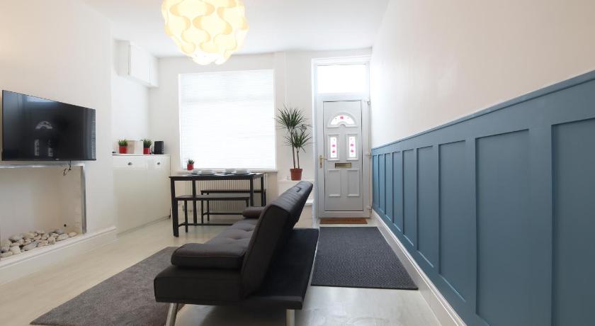 2-Bedroom, Free Parking, High Speed Wi-Fi, Swinton Manchester