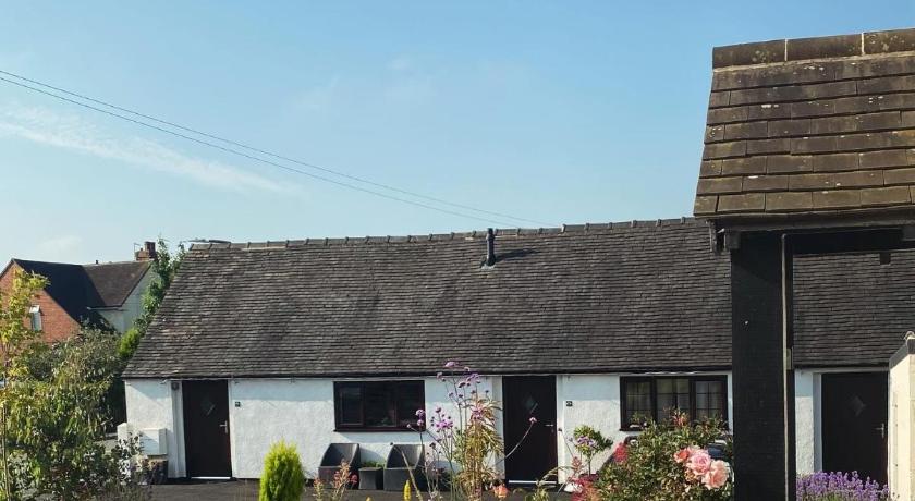 Little Park Holiday Homes Self Catering Cottages 1 & 2 bedrooms available close to Tutbury Castle