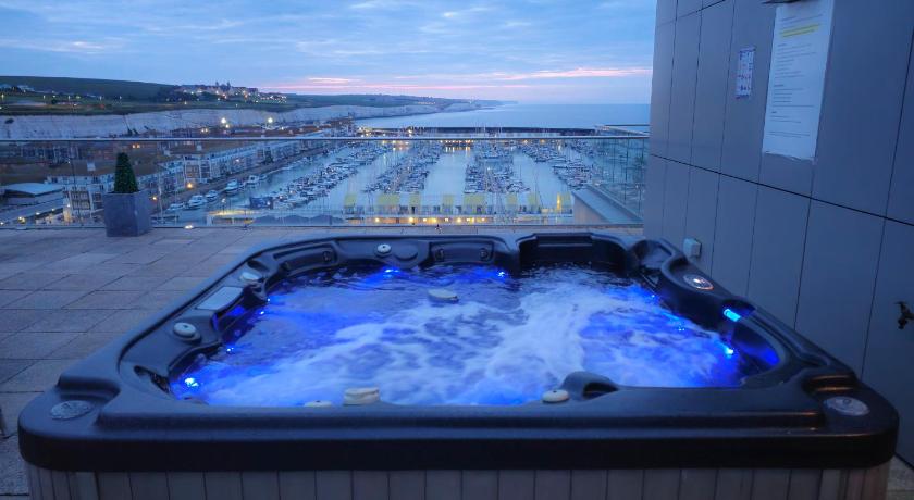 Unique Sea View Penthouse with Hot Tub