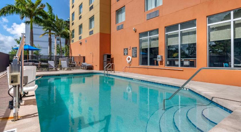 Comfort Suites Fort Lauderdale Airport South & Cruise Port