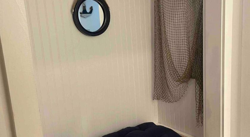 4 bed- Seaside, 1 block to AC Boardwalk & Shore