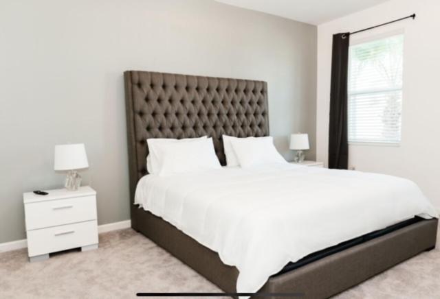 8-Room 6 Bath Family House with Pool - Next to Disney World & Universal Studios