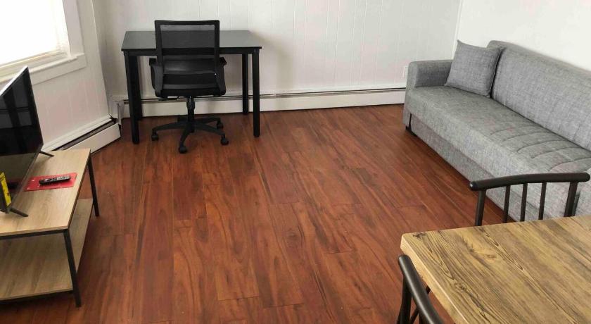 Private 2-bedroom apartment with direct bus to NYC Manhattan only a 5-minute walk away