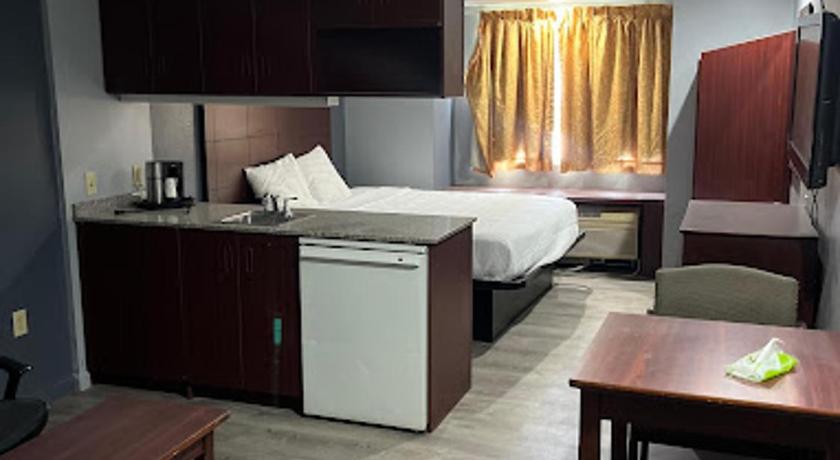 BlissPoint Inn & Suites, Northwood