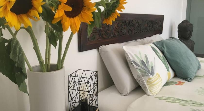 Studio South Port - Lush Private Oceanfront Studio Apartment