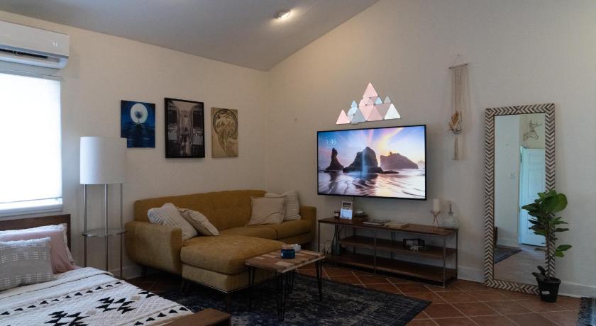 Lofty Dreams B&B, studio near Disney & Universal