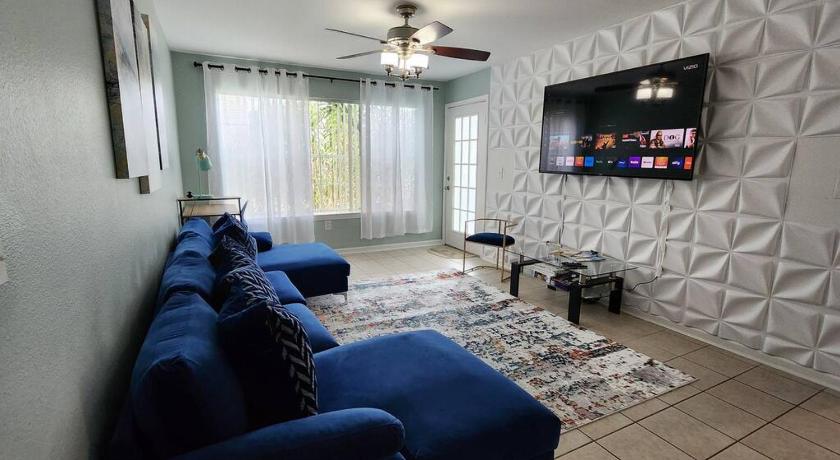 Beautiful 1st Floor Unit half Mile from Amazing Beach
