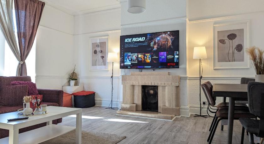 Beautiful 4 Bedroom Apartment - Sleeps 12 people