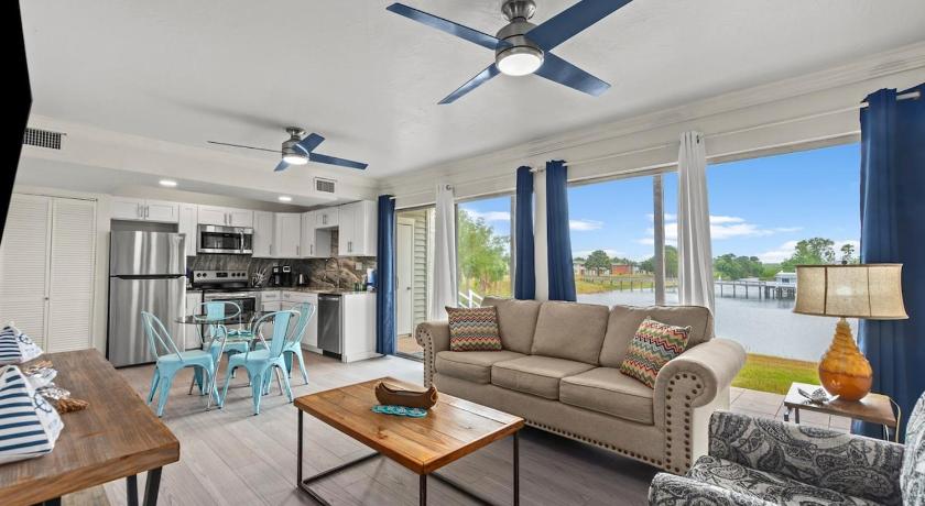 Hook Line Double Sinker Lake View 3 Comm Pools