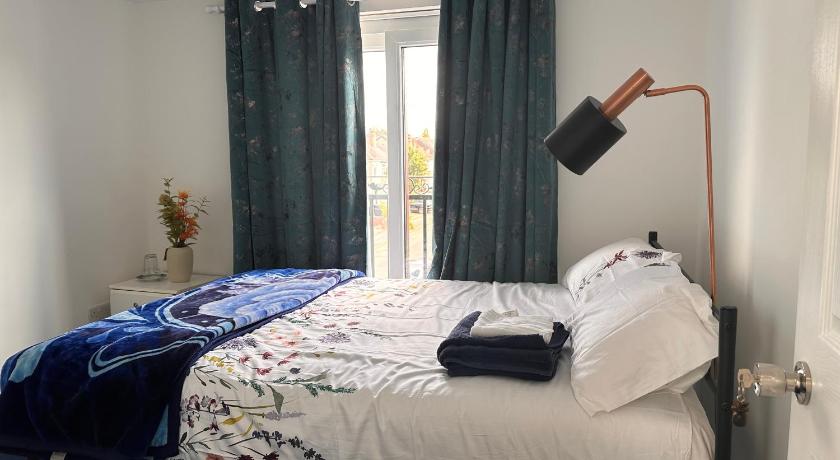 Quiet room in Hornchurch near Romford station on Elizabeth line to and from Heathrow airport
