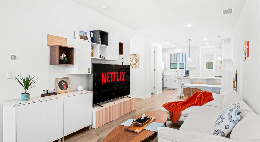 Luxurious Ontario Townhouse Ideal Family