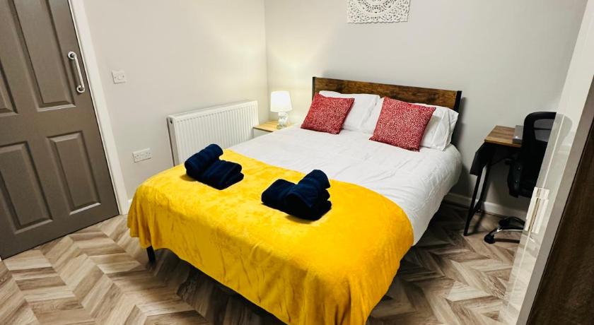 Comfy Studio Flat and Workspace near Ashton-U-Lyne Station