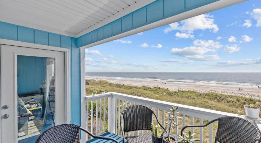 Oceanfront, Sunrise Views- Pool- 6 Beds- King Bed by myBeach Vacation Rentals