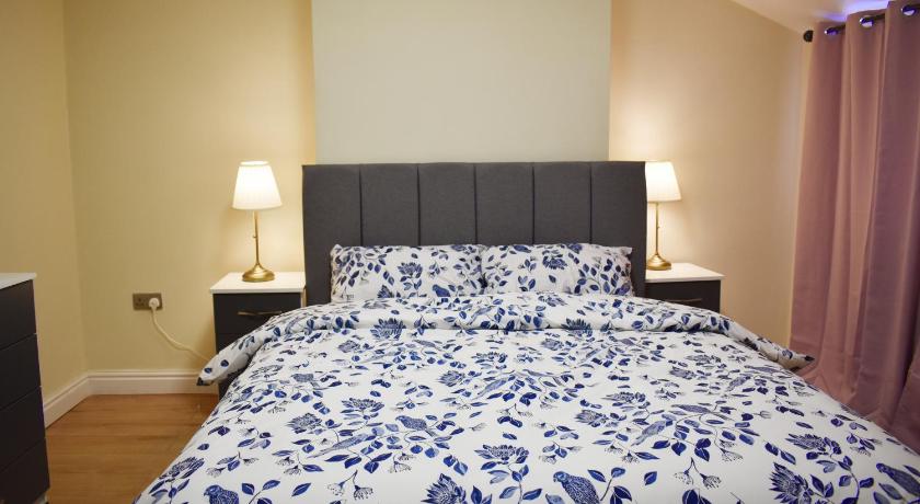 Birmingham City Centre Bedroom, Parking, WiFi, Kitchen, Living room