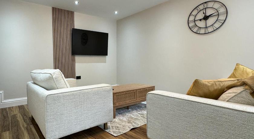 Plush Leeds Bungalow, Free Parking