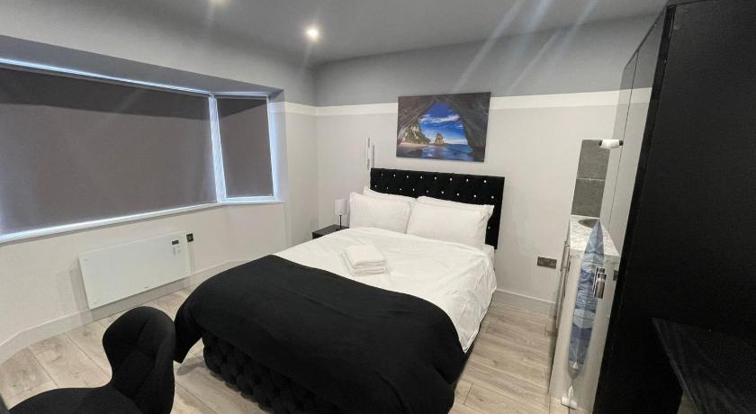 Letzi Premium Cozy Retreat Private En-Suite Rooms, Heathrow Airport