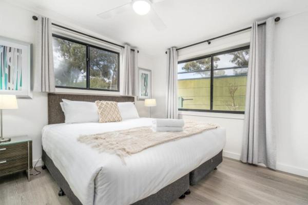 Renovated Townhouse Close to the CBD and Schools - Hosted by Canstay