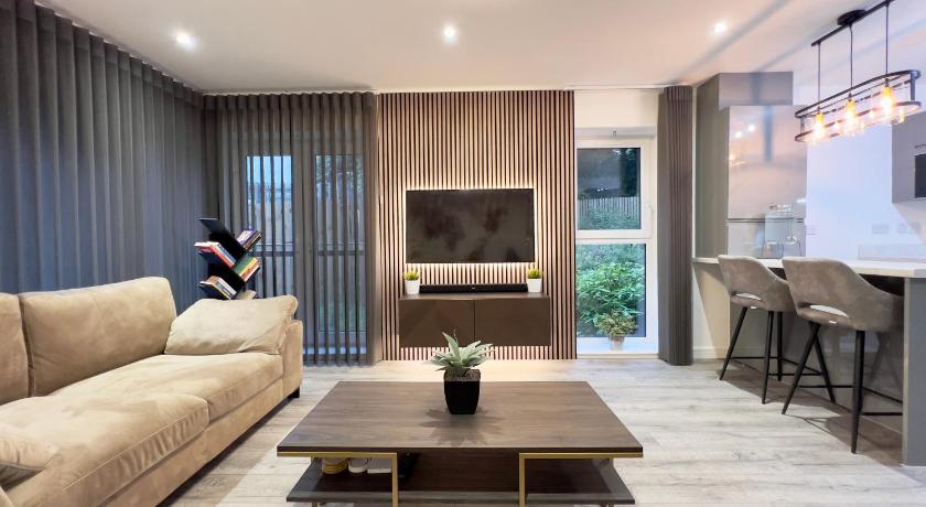 Private Bedroom - Modern Flat - West End Glasgow