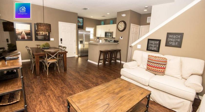 Beautiful 4-bedroom house near Disney