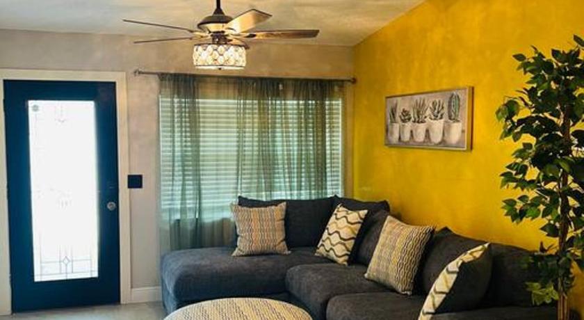 6 Bedrooms ClueThemed Home near parks