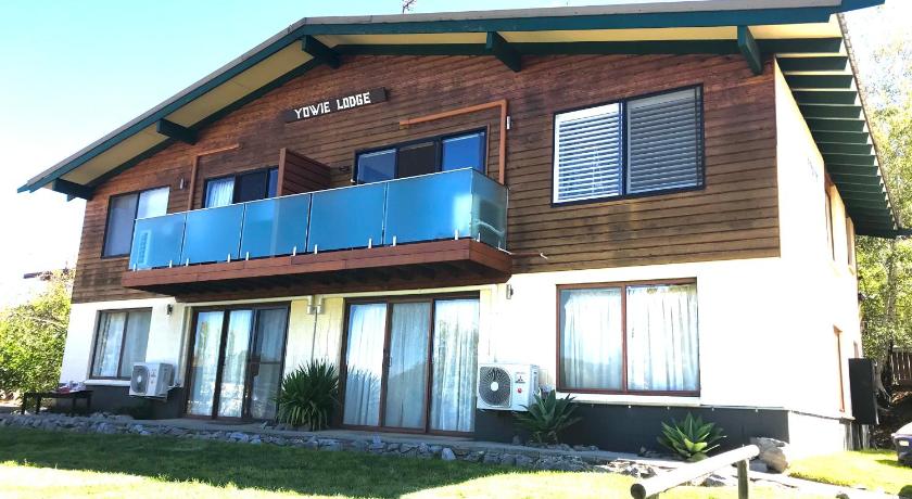 Yowie 3 - Yowie Lodge