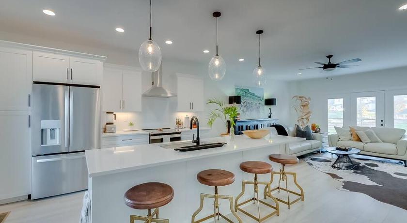 Luxurious 3 BR Distillery District Townhouse