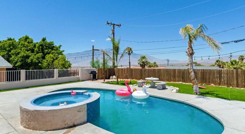 Oasis tranquil home Retreat Private Pool, Spa, and BBQ