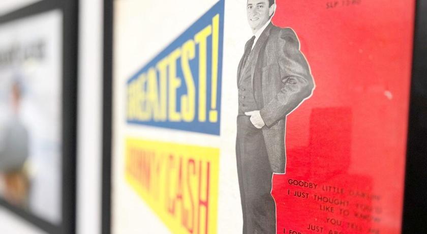 Johnny Cash "rambler" On Main