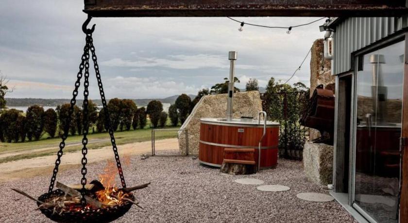 Humbug Views - Bunk House & Hot Tub!