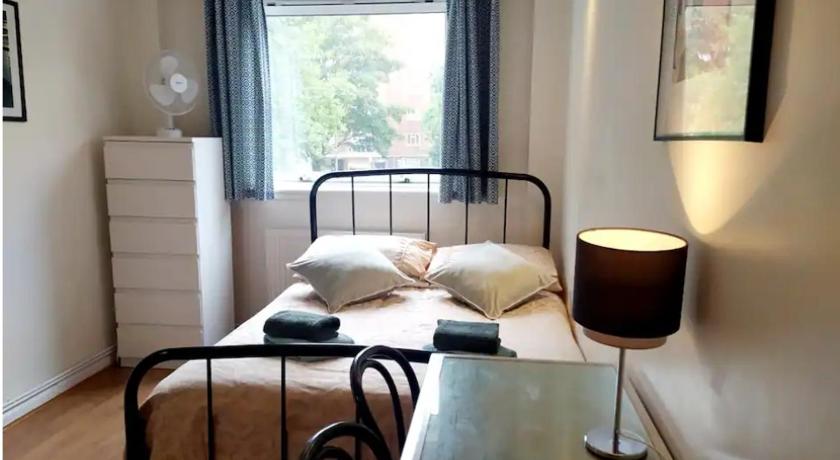 Nice room in Battersea Park Zone 1