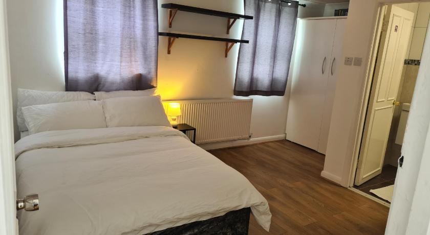 4Br-2Ensuite-10minCentralLondon-Sleeps11-Parking