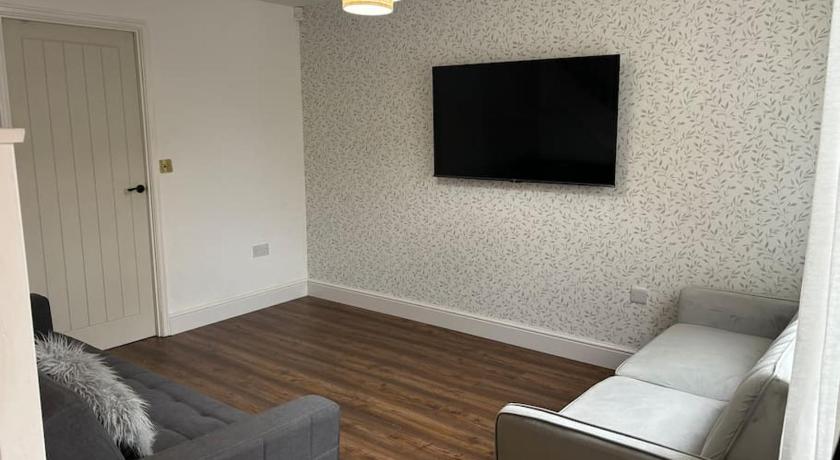 Stunning Central Home With Free Secure Parking