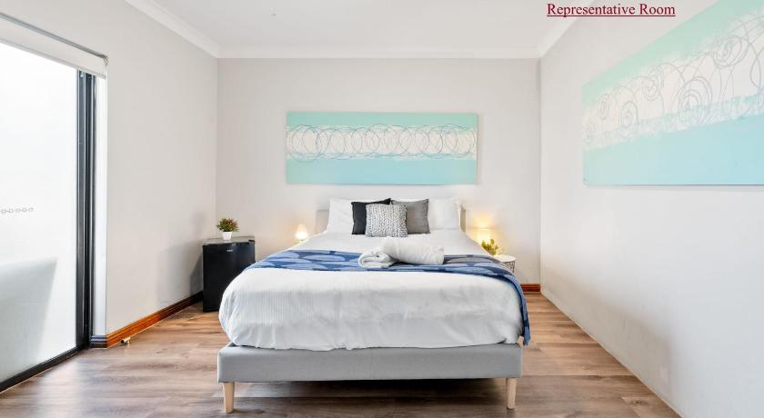 Chic Queen Room - Nearby Station & Olympic Park - Shared Bathroom