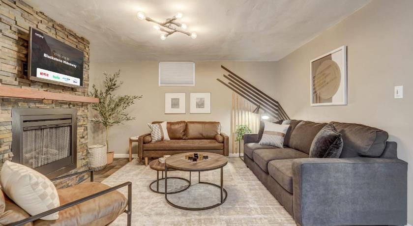 Blackstone Hideaway Downtown Lower-Level Apt