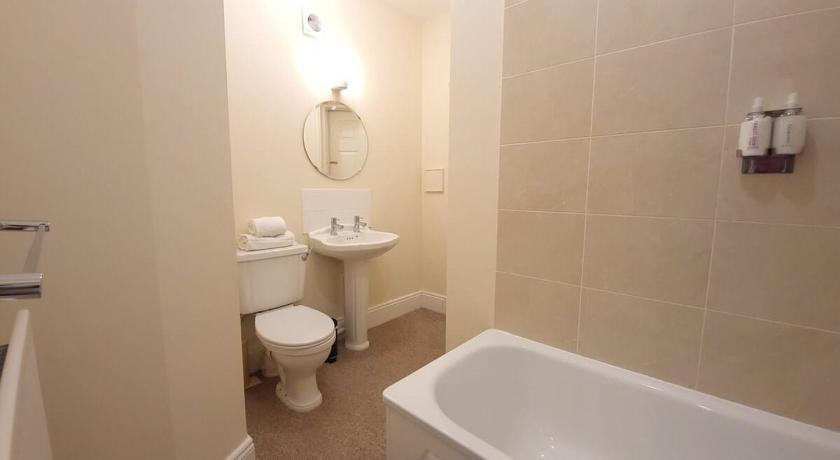 Cosy 1-bedroom cottage next to Combe Lodge Venue