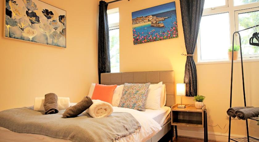 Ensuite Near Luton Station