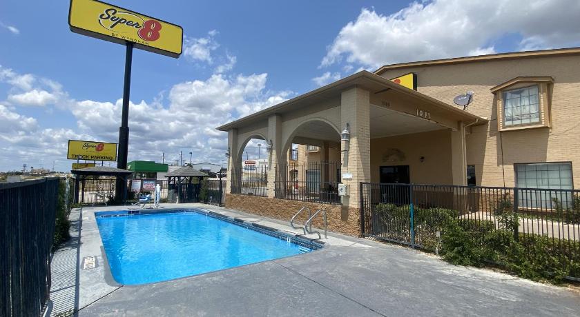 Super 8 by Wyndham Decatur Texas
