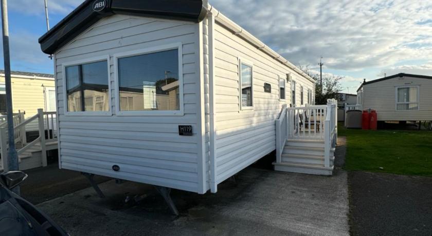 Caravan - 3 Bedrooms, Sleeps 8
