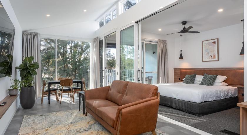 Clare Hillside Apartments