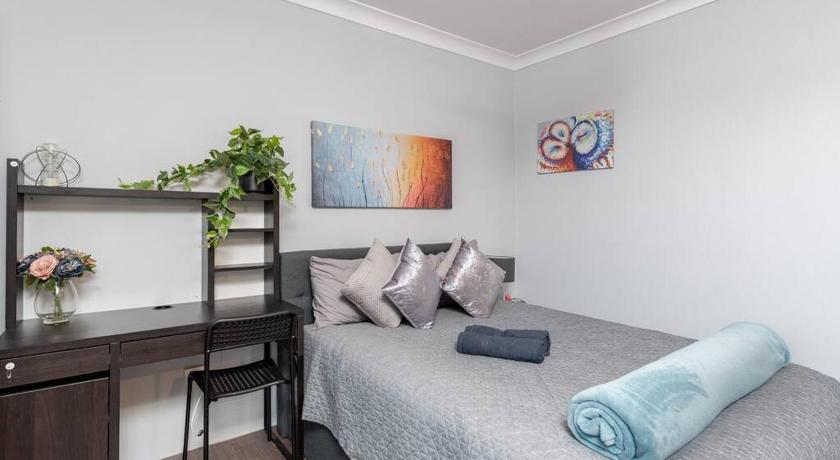 Cozy Double Room - Central Spot - Shared Bathroom