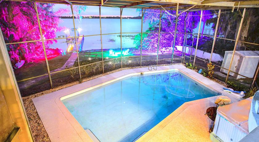 Spacious Lakefront House with Pool, Hottub, & Boating