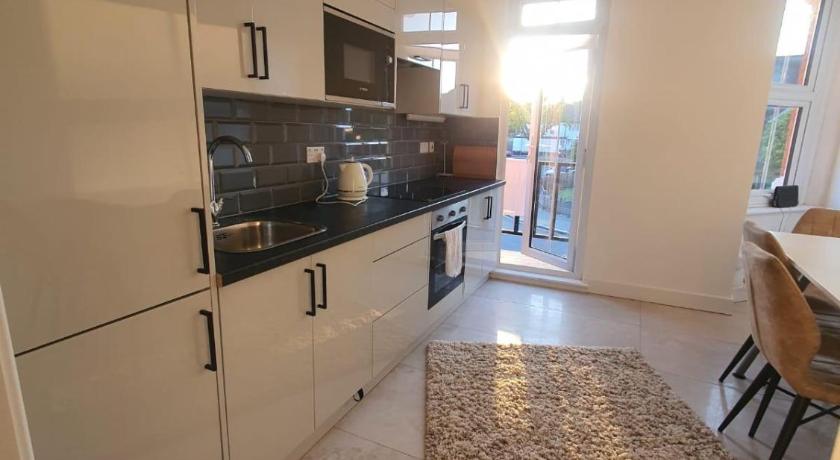 Stone Lodge 2 min Walk From Edgware Underground