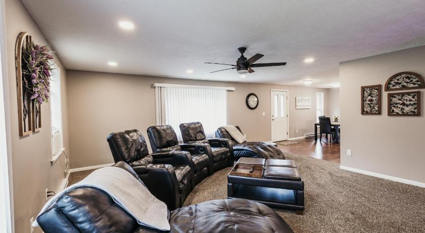 Indoor Hot-Tub! Spacious & Updated MQT Township Home!