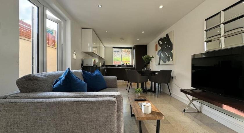 Trendy 2BR 2BA Flat in Crystal Palace