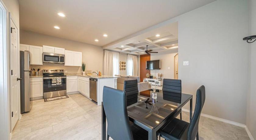 Gorgeous, Brand New 3 Bedrooms Home- Built 2024, Near SeaWorld & Lackland AFB