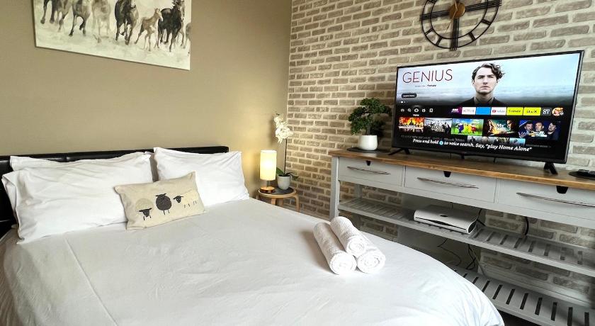 Charming, Cozy Apartment, 2 mins from the Beach