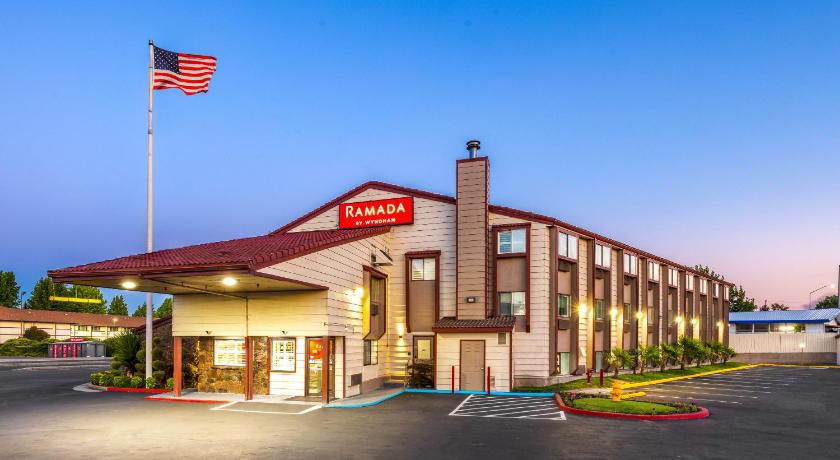 Ramada by Wyndham Medford Airport North